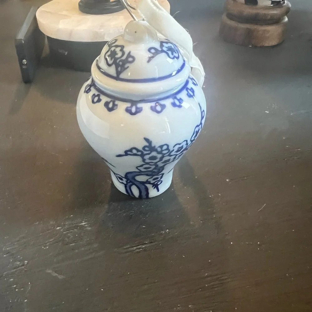 Williams Sonoma White and Blue Porcelain Ginger Jar